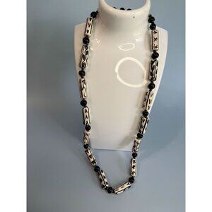 Handcrafted Black & White Glass Beaded Necklace With Unique Patterns